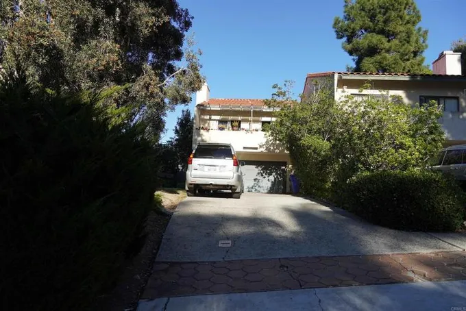 2662 Cazadero Drive, Carlsbad, CA 92009 for Sale