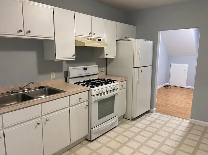 155 E Central St #R, Franklin, MA 02038 - MLS 73193583 for Rent