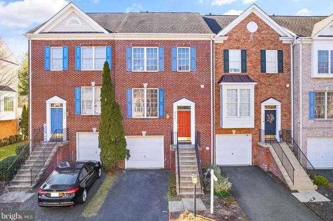 6354 Cullen Pl, Haymarket, VA 20169 - MLS VAPW2064912 for Sale