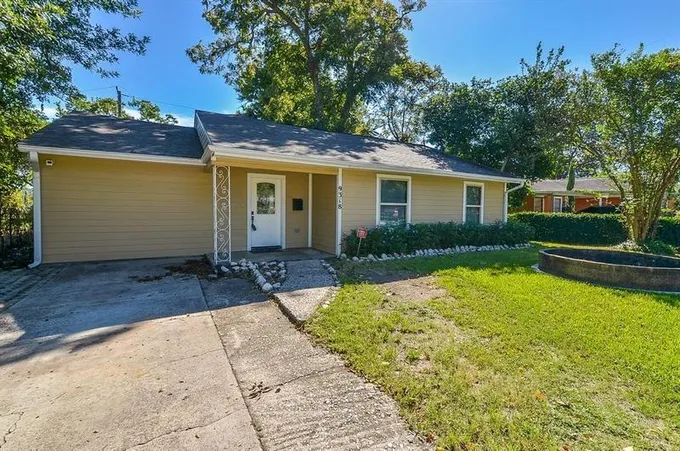 9318 Highlawn St, Houston, TX 77022 for Sale