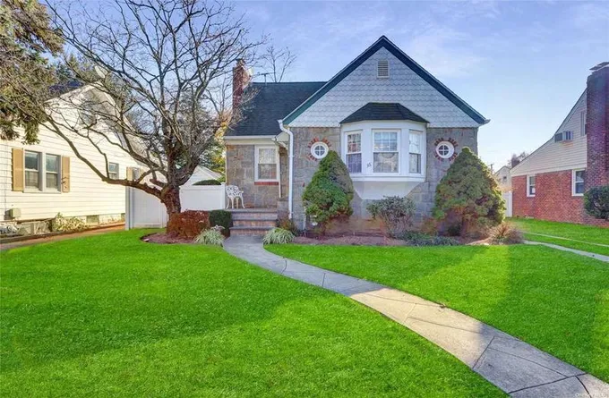 36 Wagg Avenue, Malverne, NY 11565  614712772 for Sale