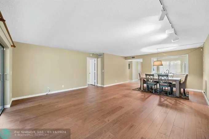 11243 ASPEN GLEN DR # 105, Boynton Beach, FL 33437 Condo/Townhouse For Sale  MLS# F10404032