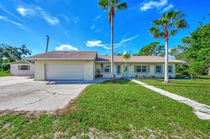 425 N Oxford Dr, Englewood, FL 34223 - MLS D6132491 for Sale