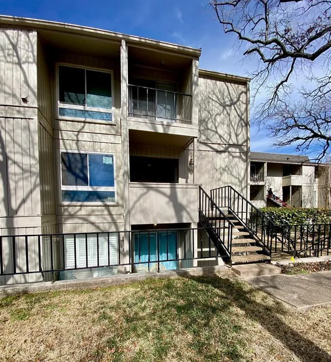 390 Driftwood Ct 1A, Azle, TX 76020 for Sale