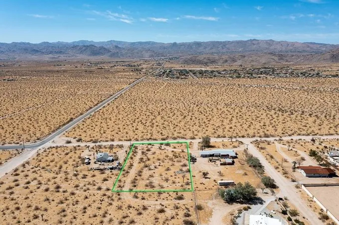 62044 Golden St, Joshua Tree, CA 92252 - MLS HD23144921 for Sale