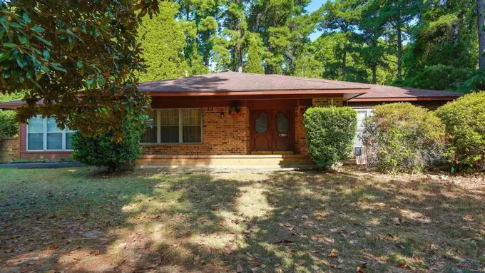 303 COUNTRY CLUB DR, Marshall, TX 75672 Single Family Residence For Sale  MLS# 20235019