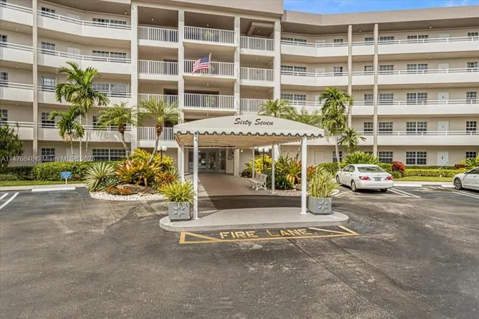 555 OAKS LN APT 503, Pompano Beach, FL 33069 Condominium For Sale  MLS# A11476648