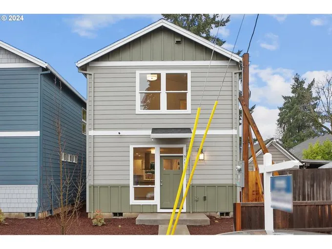 9117 SE CLAYBOURNE ST, Portland OR 97266 for Sale