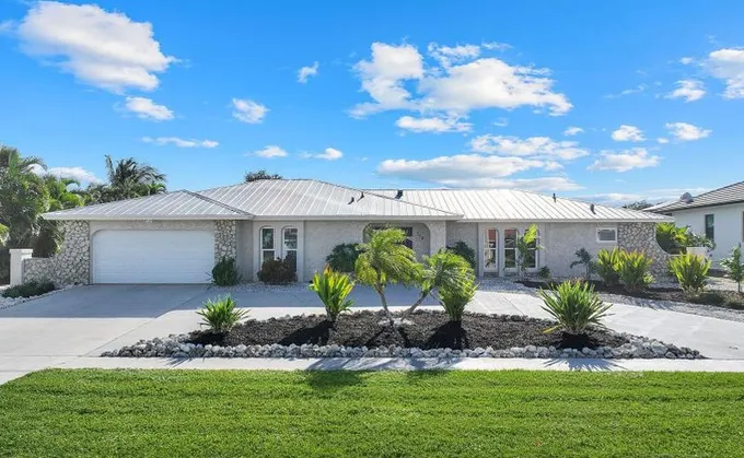 318 Grapewood Ct, Marco Island, FL 34145 - MLS 2232078 for Sale