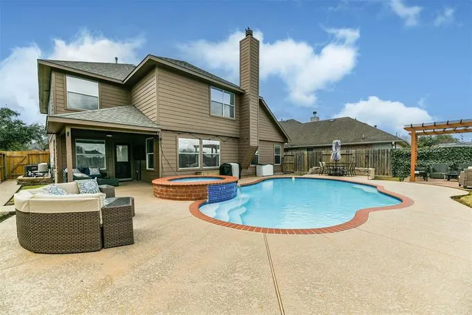310 Magnolia Estates Dr, League City, TX 77573 for Sale