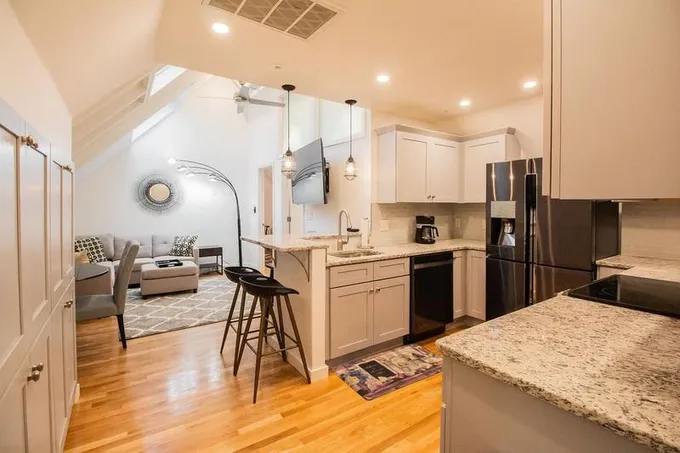 Landing Furnished Apartment at Chiswick Brighton.4.1301176  14 Chiswick Rd for Sale