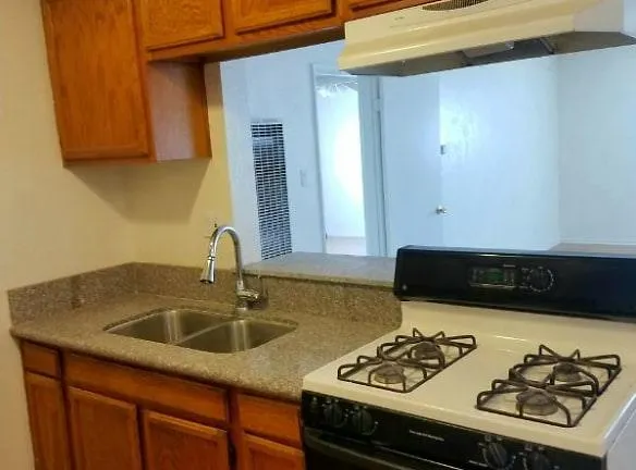 1523 S Tamarind Ave unit 4 - Compton, CA 90220 - Home For Rent