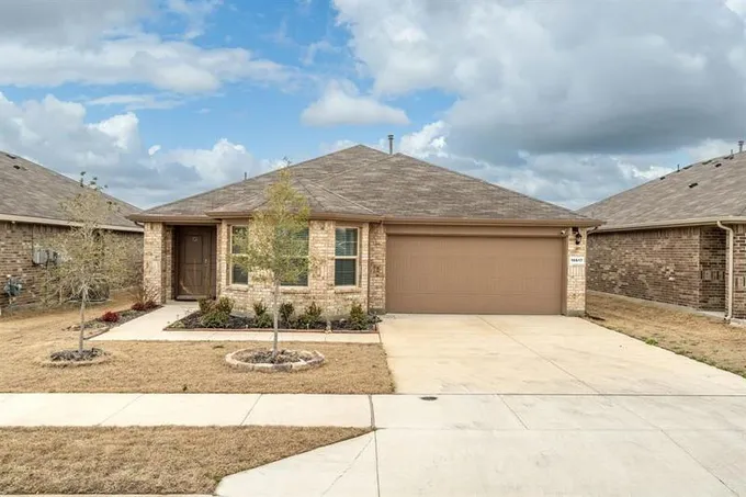 16617 Porterfield Ln, Justin, TX 76247 for Rent