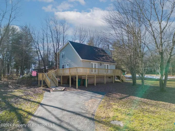 107 ASPEN RIDGE DR, Hawley, PA 18428 Single Family Residence For Sale  MLS# SC978