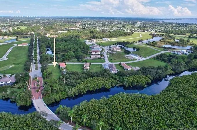 107 SE Via Bisento, Port Saint Lucie, FL 34952 - MLS M20033865 for Sale