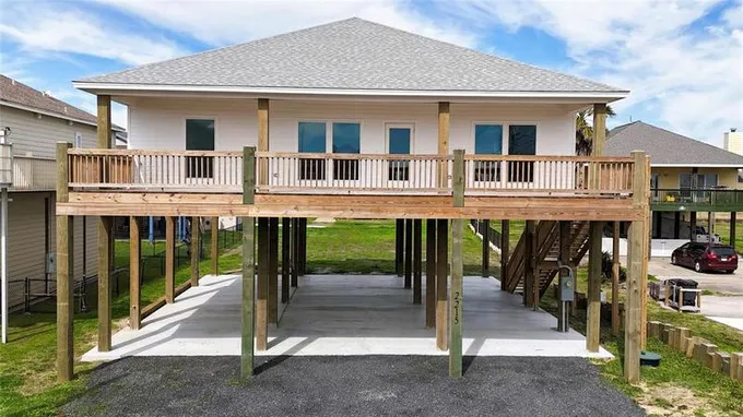 2215 Shrimp, Port Bolivar, TX 77650 for Sale