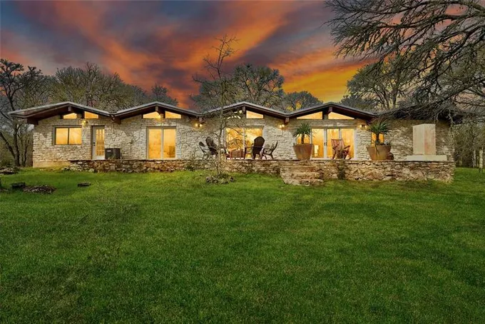 212 Hunters Glen Dr, San Marcos, TX 78666 for Sale