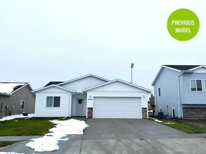 2405 IVORY ST, Minot, ND 58703 Single Family Residence For Sale  MLS# 231841