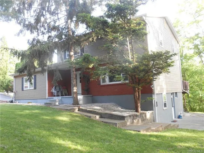 102 Simone Drive, Poughkeepsie, NY 12603 for Sale