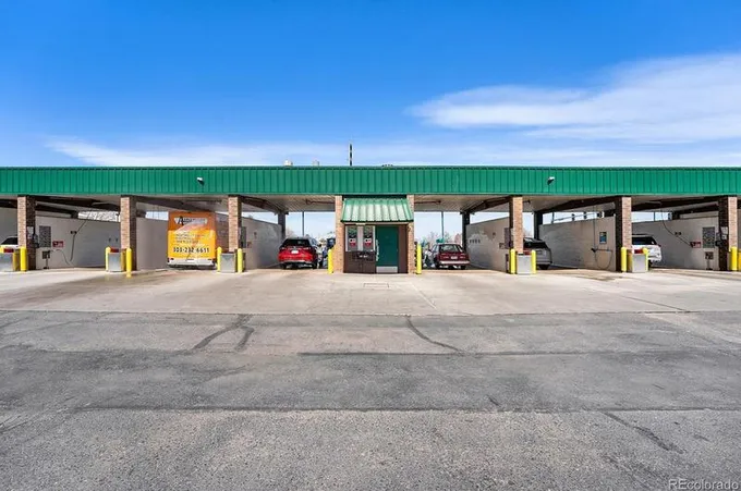 6800 W 44th Ave, Wheat Ridge, CO 80033 - MLS 9043815 for Sale