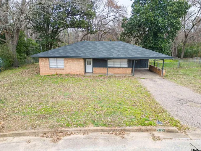 208 Sherdian Dr, Palestine, TX 75801 for Sale