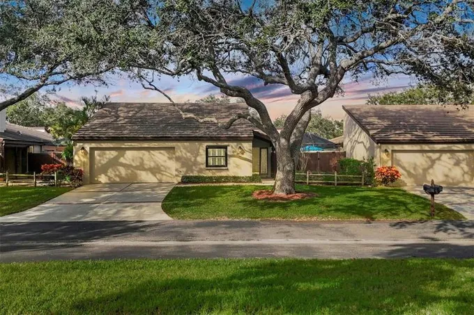 3617 GLEN OAKS MANOR DR, SARASOTA, FL 34232 Single Family Residence For Sale  MLS# A4597456