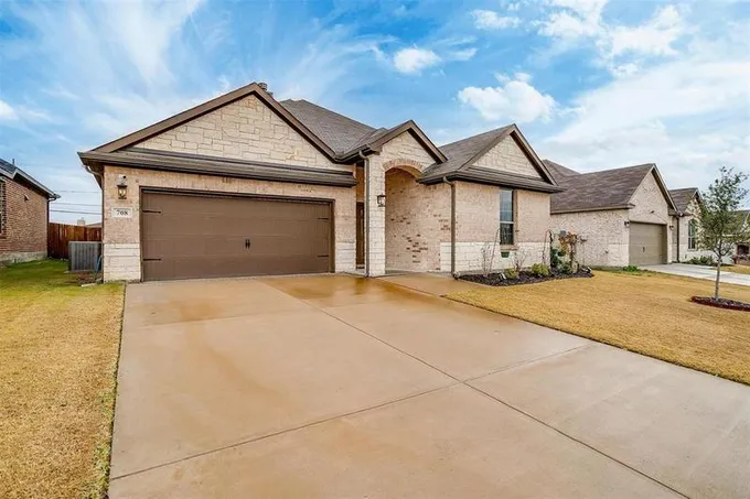 708 Hackamore St, White Settlement, TX 76108 for Sale