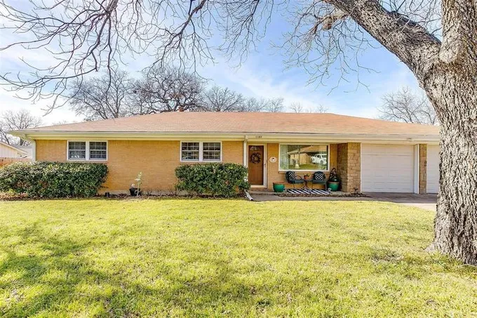 1103 N Elm St, Weatherford, TX 76086 for Sale