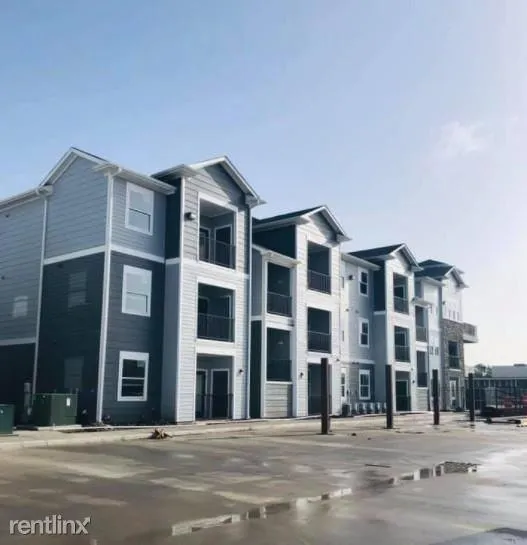 Flat 2 Bed 2 Bath  7655 Bellfort Ave for Sale