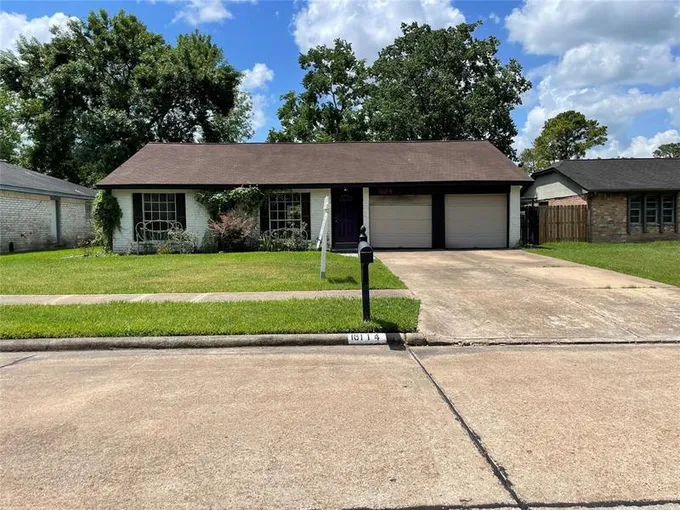 16114 Barcelona Dr, Friendswood, TX 77546 for Sale