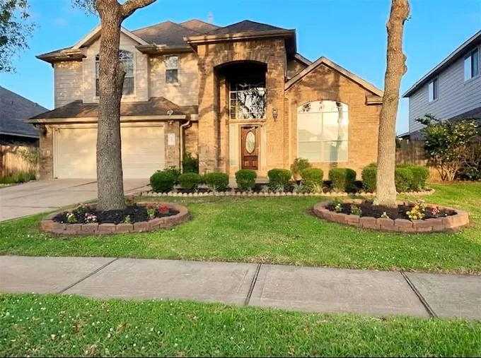 2303 Diamond Springs Dr, Pearland, TX 77584 for Sale