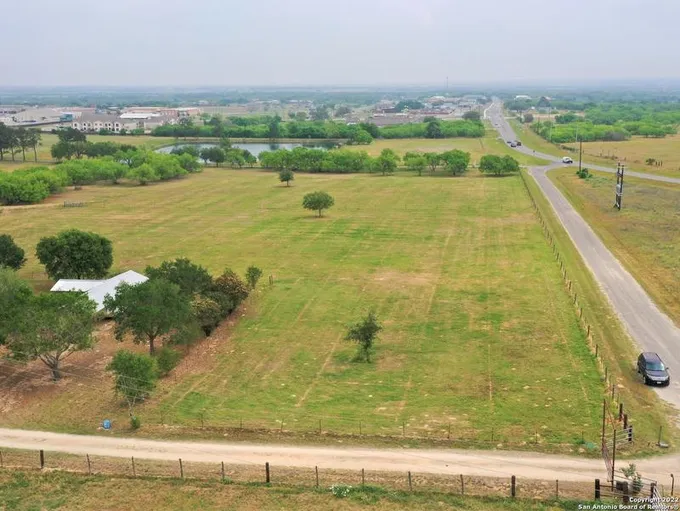 140 County Road 344, La Vernia, TX 78121 for Sale