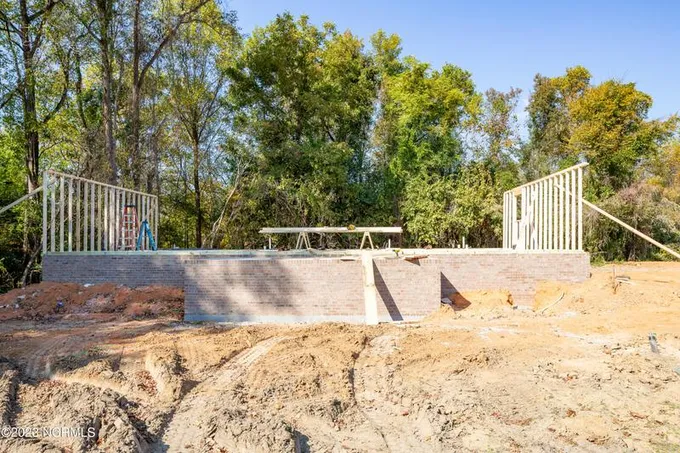 205 Dixie Circle, Clinton, NC 28328 for Sale