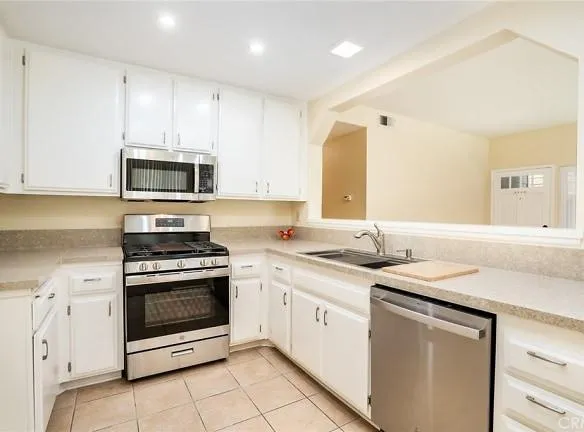 7302 Yellowtail Dr #101 - Huntington Beach, CA 92648 - Home For Rent