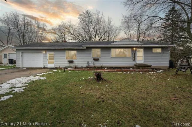 6104 SUN VALLEY DR, Grand Blanc, MI 48439 Single Family Residence For Sale  MLS# 20240005632
