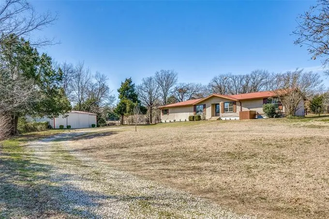 806 Forgotten Ln, Burleson, TX 76028 for Sale