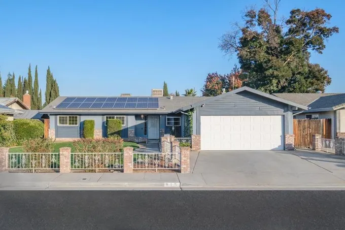 915 Fordham Avenue, Clovis, CA 93611 for Sale