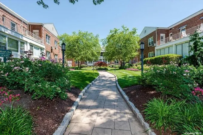 1391 BROADWAY APT A17, Hewlett, NY 11557 Condominium For Sale  MLS# 3512638