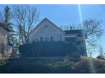 E Walnut St for Sale