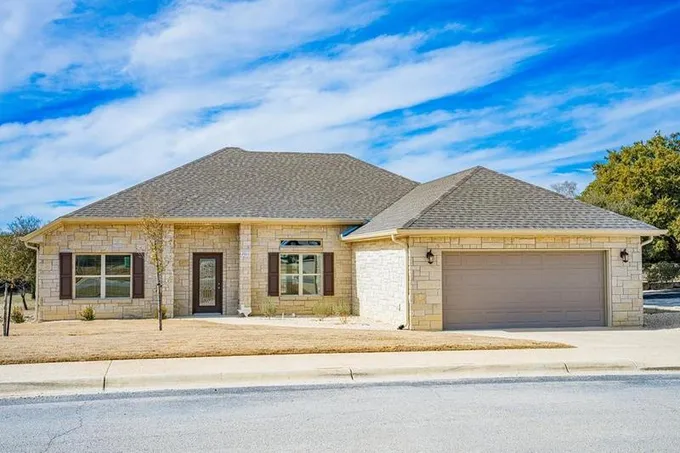 2011 N Athens Ave, Kerrville, TX 78028 for Sale