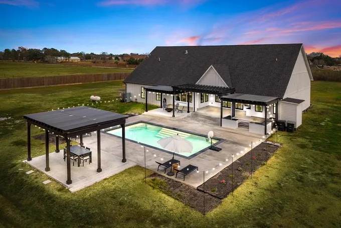 3030 Rowan Burton Rd, Alvin, TX 77511 for Sale