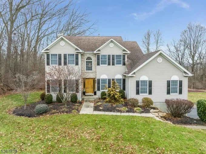 203 Bradford Lane, Bloomsbury, NJ 08804 for Sale