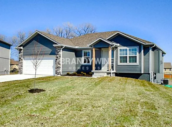 14304 Oakland Court - Grandview, MO 64030 - Home For Rent