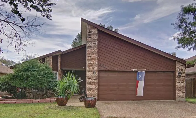 4926 Highbank Drive, Arlington, TX 76018 for Sale