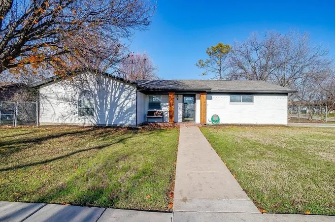 4933 Saucer Dr, Haltom City, TX 76117 - MLS 20507401 for Sale