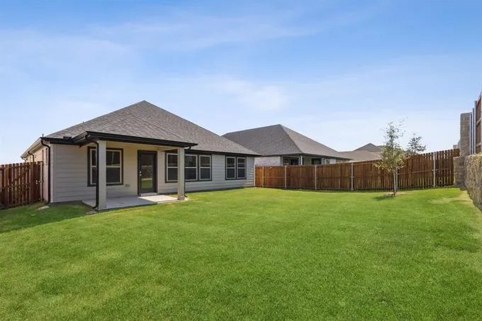 537 Erin Hills Dr, Red Oak, TX 75154 for Sale