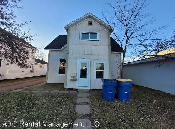 108 S Foster St - Merrill, WI 54452 - Home For Rent