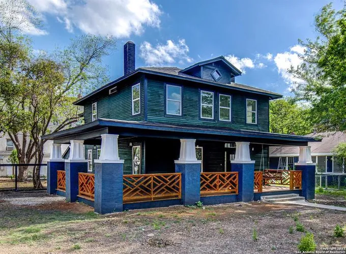 1104 W MISTLETOE AVE, San Antonio, TX 78201-5653 for Sale