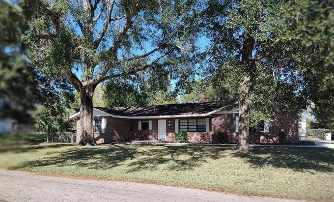 5221 SE 107th St, Belleview, FL 34420 - MLS OM668367 for Sale