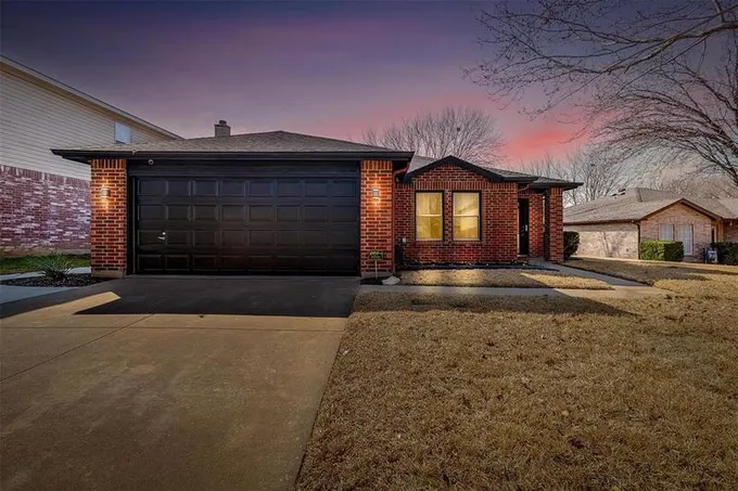 5605 Ainsdale Dr, Fort Worth, TX 76135 for Sale